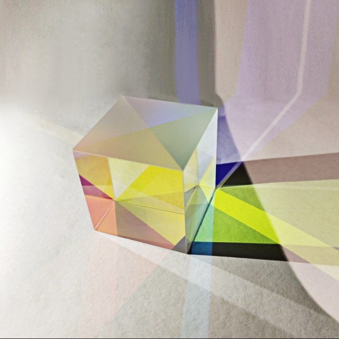 什么是合色棱鏡？它對投影儀有哪些作用？