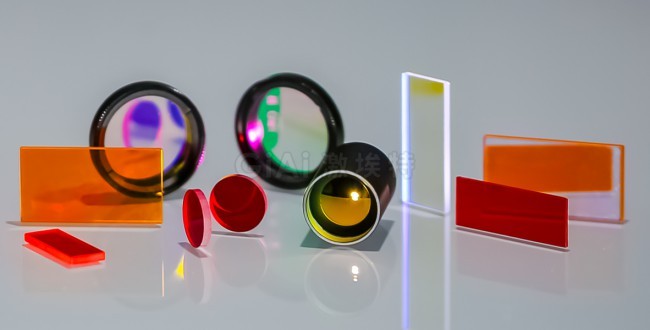 平面濾鏡、濾光鏡、濾光片是不是同一種東西？
