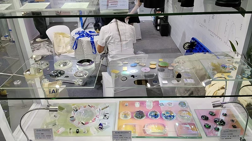 激埃特展區(qū)透鏡棱鏡展品